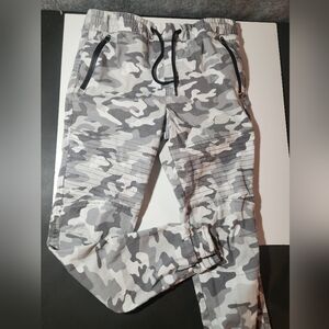 Guess Men's Gray Camouflage Cargo Pants